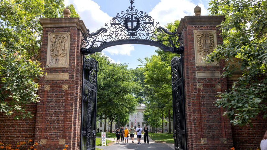Free Speech Debate at Center of Federal Funding Freezes on Universities: Analyst