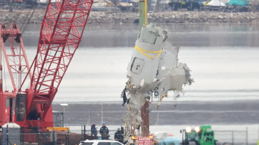 Aviation Analyst and Commercial Airplane Pilot Weigh In on Aircraft Mishaps and Crashes Dominating Headlines