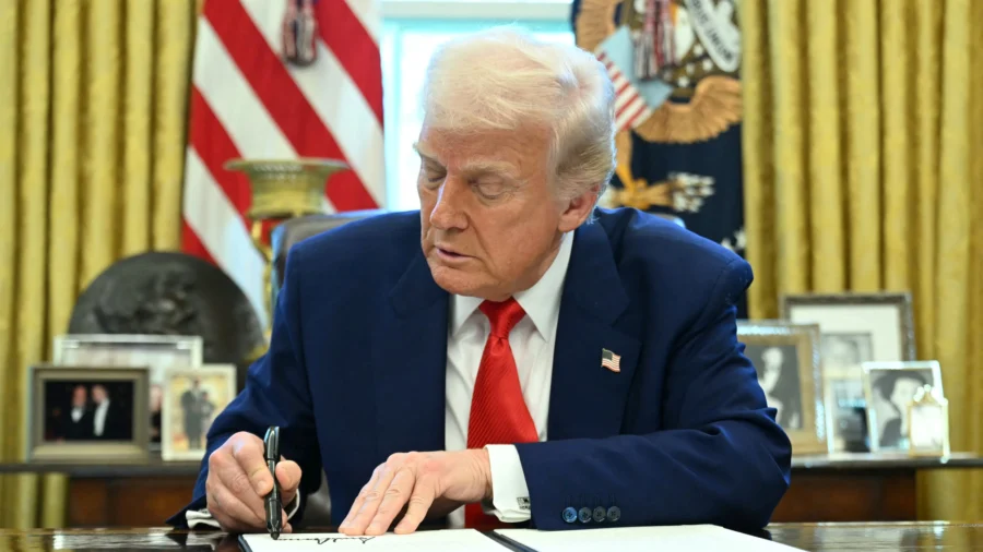 Trump Signs Executive Order to Remove Sanctions on Syria