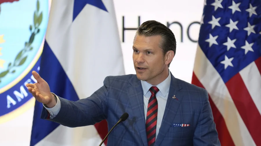 Defense Secretary Hegseth Greets El Salvador Counterpart and Holds Bilateral Meeting