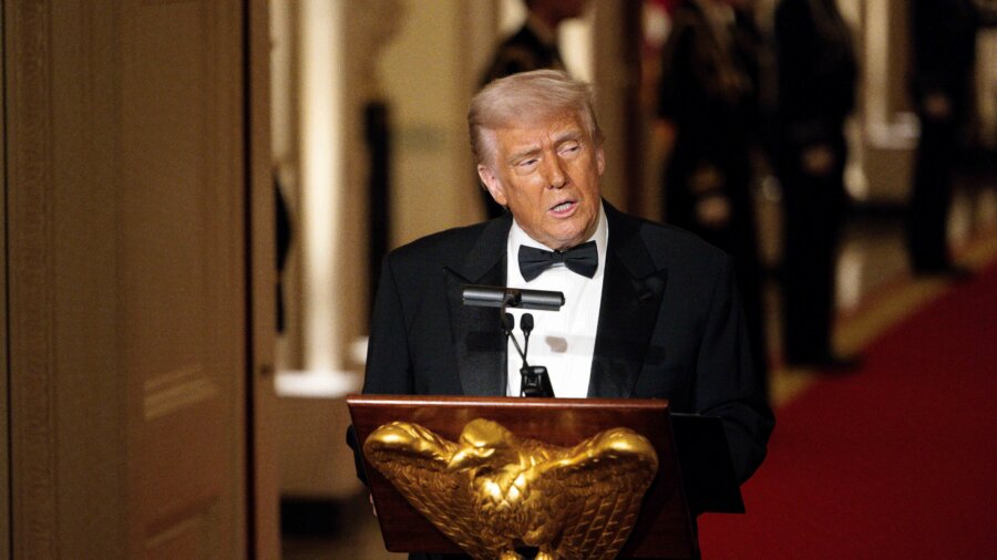 Trump Attends White House Easter Prayer Service and Dinner