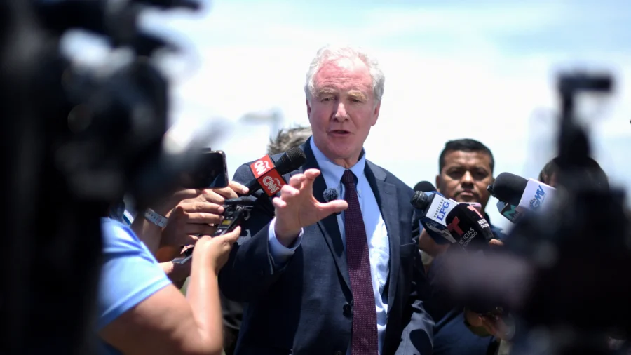 El Salvador Denies Sen. Van Hollen's Request to Visit Deported Man Abrego Garcia
