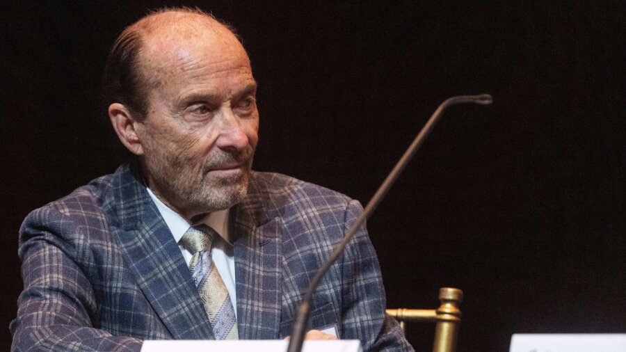 Lee Greenwood Reveals Story Behind 'God Bless the USA'