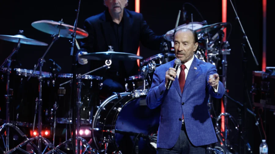 Lee Greenwood Speaks on His Iconic GOP Convention Performance
