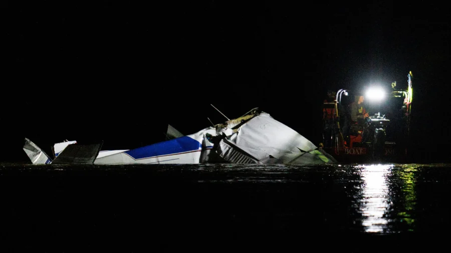 Small Plane Crashes Into Nebraska River and Kills 3 on Board Small Plane Crashes Into Nebraska River and Kills 3 on Board