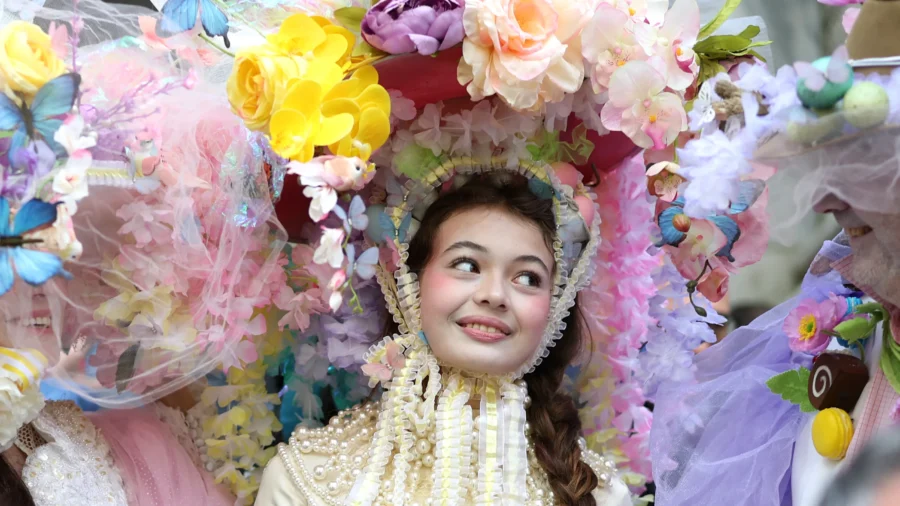 New Yorkers Don Bonnets in Springtime Parade on Fifth Avenue
