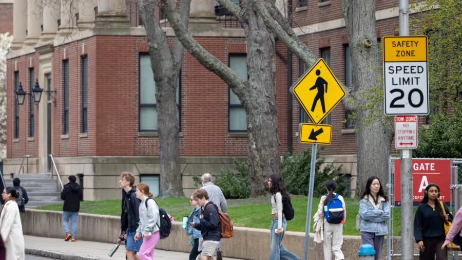 America's Student Loan Portfolio Is 'Headed Toward a Fiscal Cliff': Education Policy Analyst