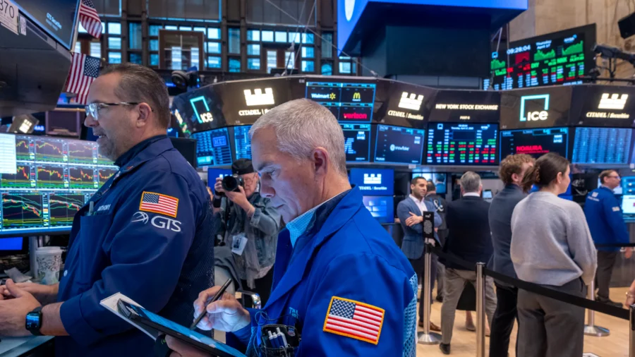 US Stocks, Oil Prices Flip-Flop Ahead of Trump’s Deadline to Bomb Iranian Power Plants