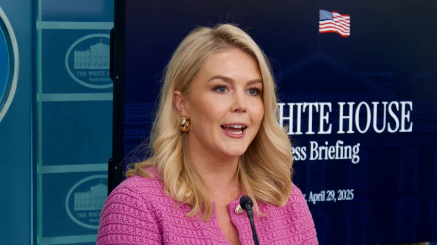 White House Press Secretary Briefs Members of the New Media (April 30)