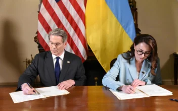 US, Ukraine Sign Minerals Deal