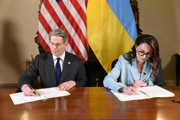 Tim Doescher Ukraine Minerals Deal: Viability, Security in the Spotlight | NTD