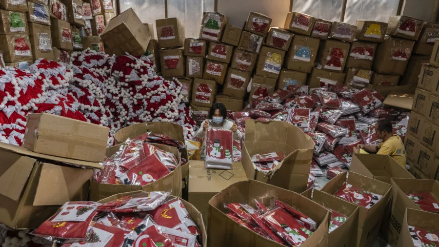 US Tariffs Push China’s Largest Wholesale Market to the Brink