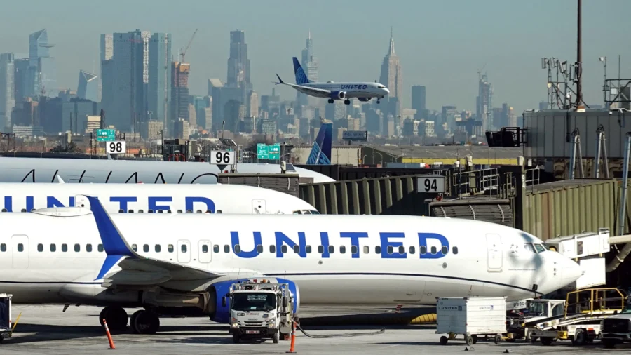Newark Air Traffic Controllers Lost Contact With Planes, Triggering Widespread Flight Delays and Cancellations