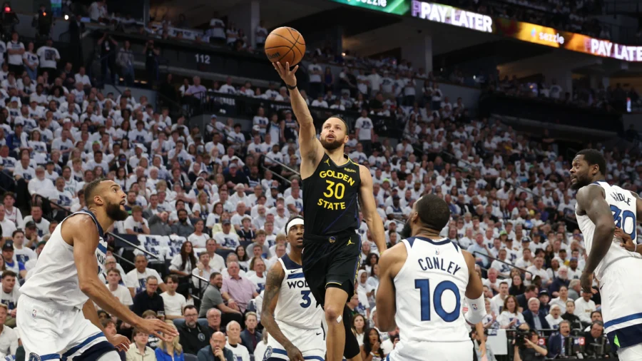 Warriors Star Stephen Curry Out a Week for Hamstring Pull