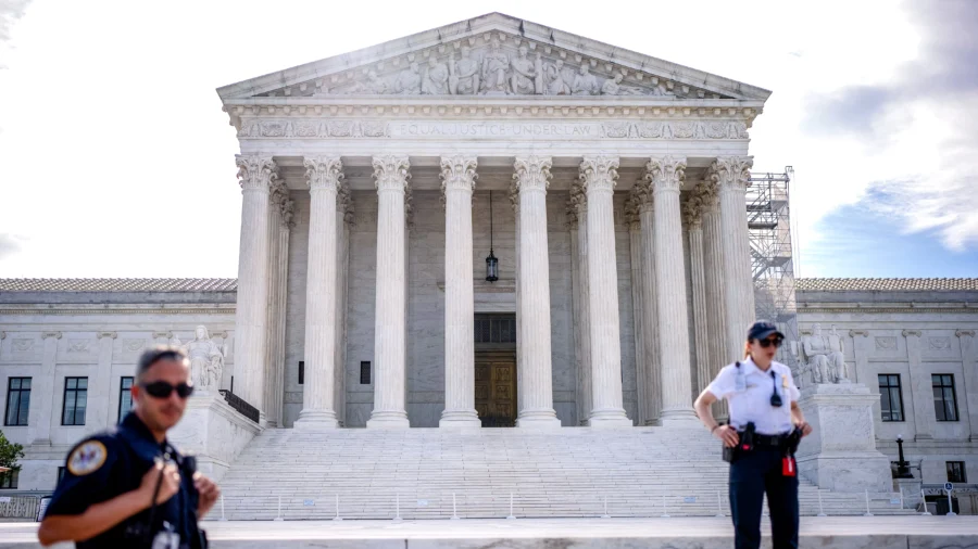 Trump Admin Asks Supreme Court to Revoke 530,000 Immigrants’ Temporary Status