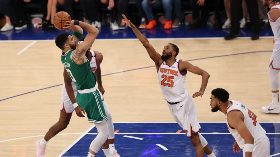 Knicks-Celtics Play Pivotal Game 3