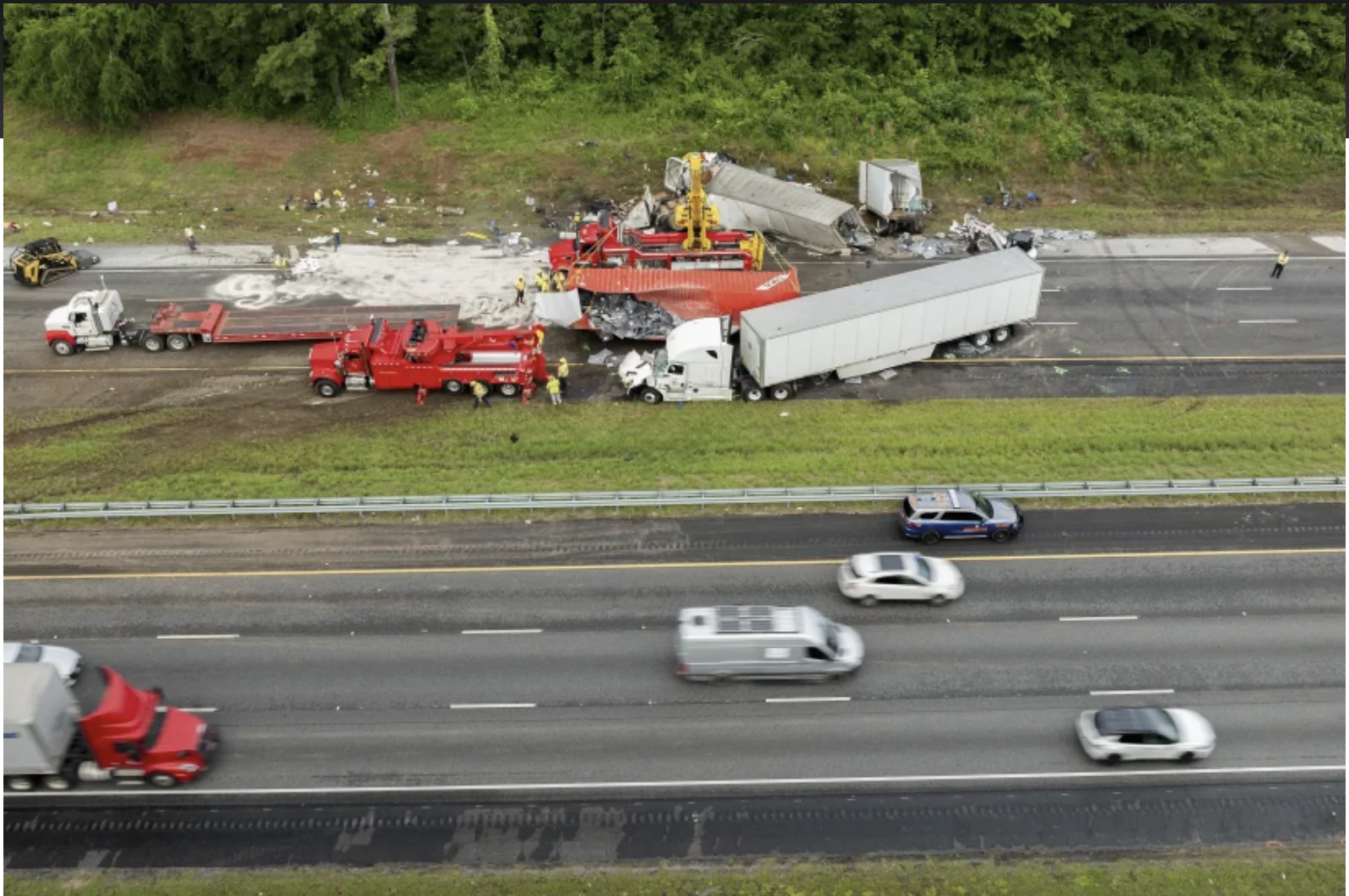 3 Dead, 2 Injured in 6 Vehicle Pileup in Georgia