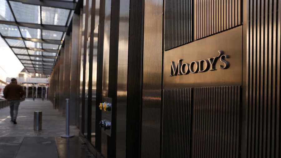 Moody’s Strips US of Final AAA Rating Over Rising Debt, Interest Costs