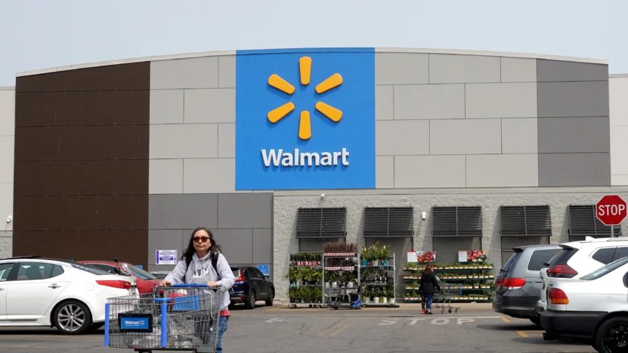 Trump Says Walmart Should ‘Eat the Tariffs’ After Retailer Signals Price Hikes