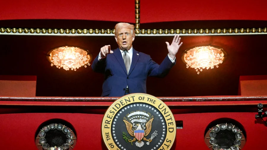 Trump Participates in Kennedy Center Board Dinner