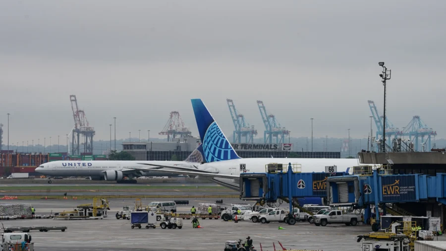 FAA Says Flight Reductions at Newark Airport Will Remain Until June Amid Recent Outages
