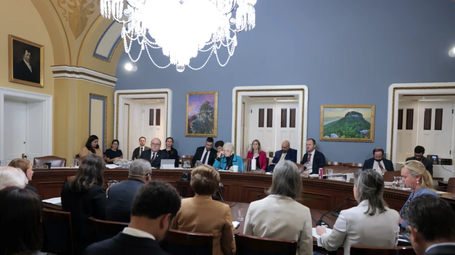 House Rules Committee Votes on Trump's Extensive Tax Cut Plan