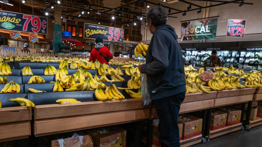 American Consumer Sentiment Is 'Gloomy': Bankrate Analyst
