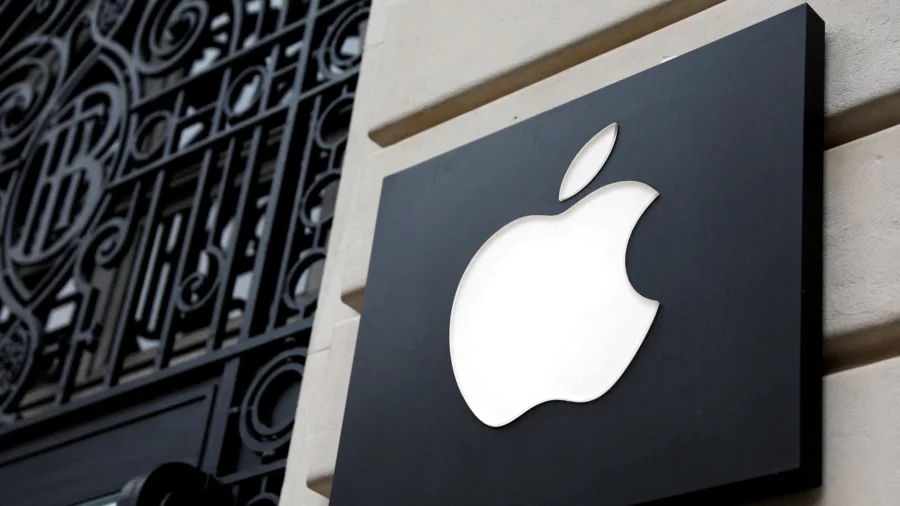Trump Threatens Apple With 25 Percent Tariff