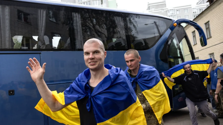 Ukraine, Russia Swap Hundreds of War Prisoners in 2nd Leg of Biggest Exchange