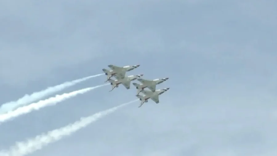 New Yorkers Honor Memorial Day at FourLeaf Air Show