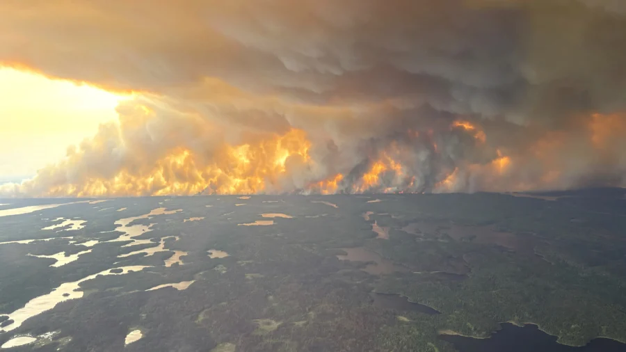 Winds Drive Canadian Wildfire Smoke Into US, Triggering Air Quality Concerns Across Midwest
