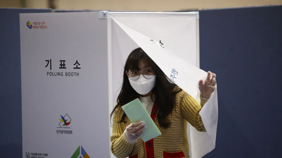 South Koreans Vote for New President as Polls Open