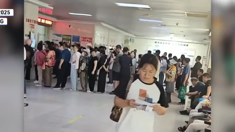 China’s COVID-19 Wave: 'Doctor Deaths' Raise Concerns