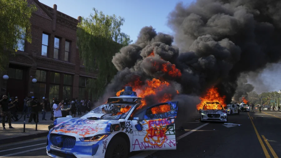 LA Protests Intensify on Third Night As Marines Put on Standby