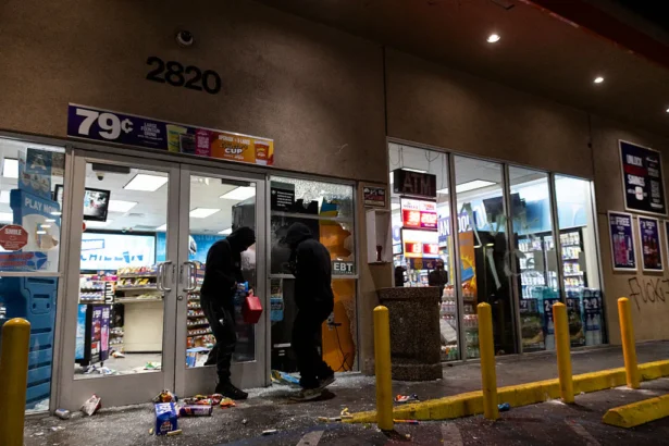 Looters break into a gas station's market place in the Compton neighborhood of Los Angeles, Calif., on June 8, 2025. (Etienne Laurent/AFP via Getty Images)