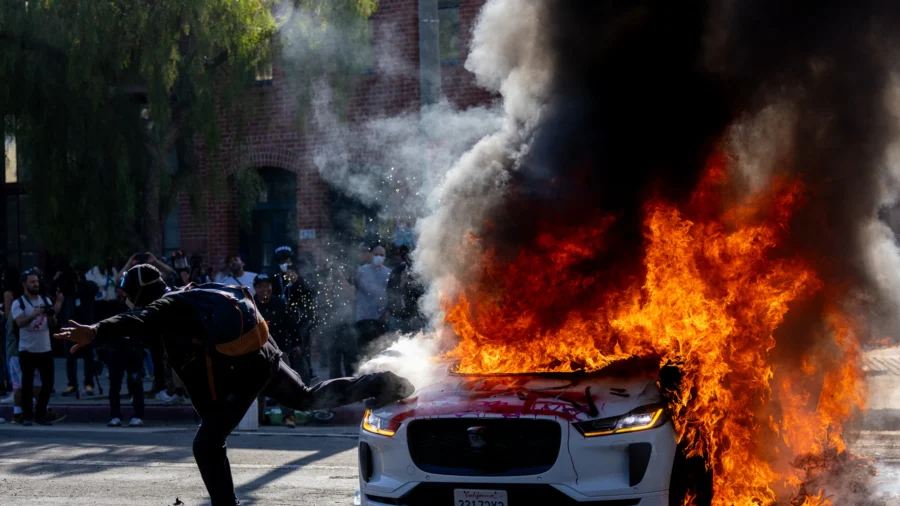 Protests Have to Stop When They Turn Violent: Democratic Strategist