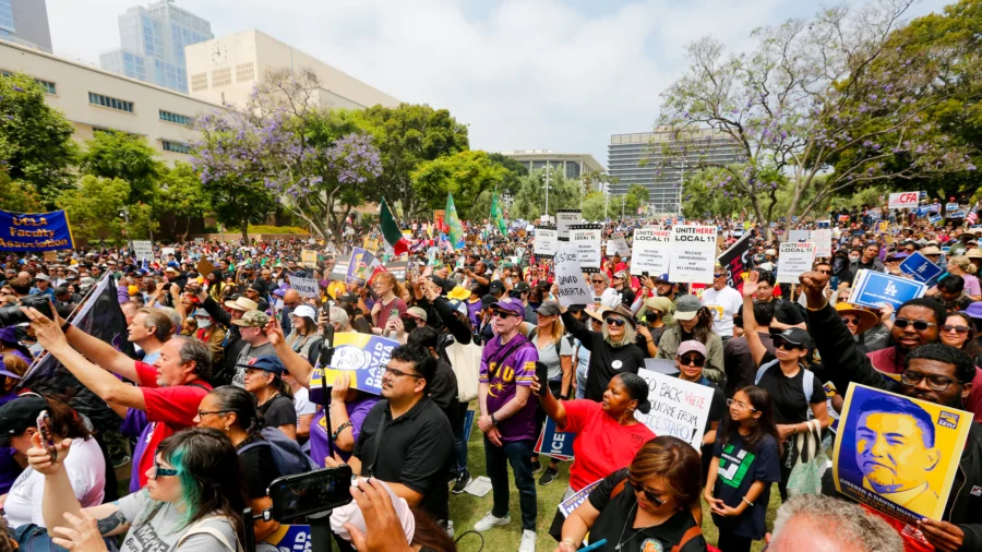 ICE Protesters Rally in Downtown LA, Demand Release of Union Leader