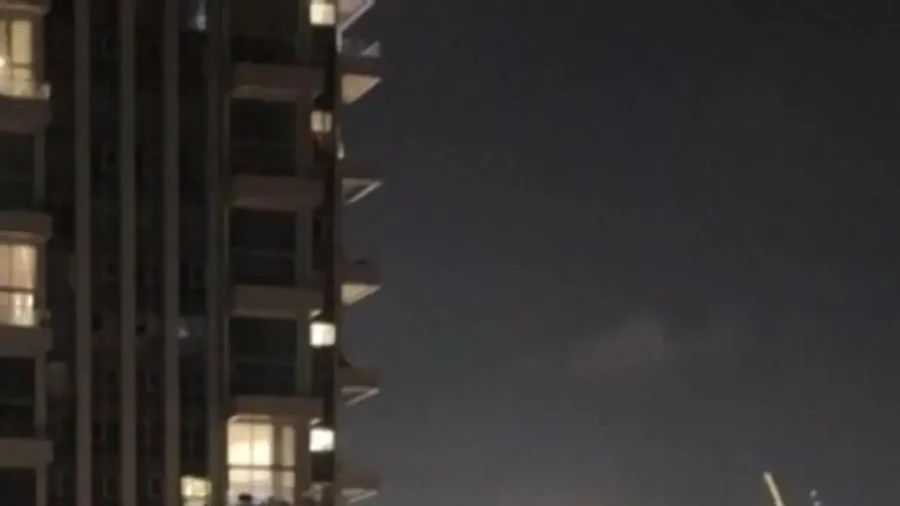 Bomb Hits Tel Aviv During Air Attack