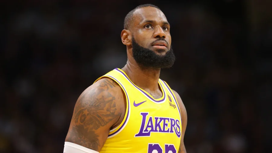 LeBron Picks Up $52.6M Option to Remain With Lakers