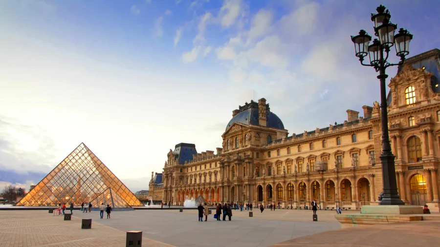 The Louvre Shuts Down as Gallery Workers Strike to Protest Overtourism, Understaffing