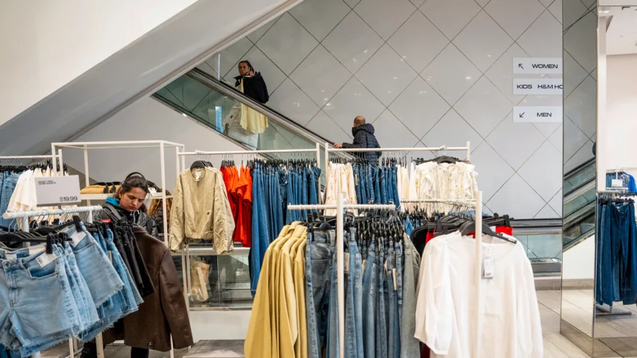 Retail Sales Register Largest Drop in 4 Months as Consumers Pull Back