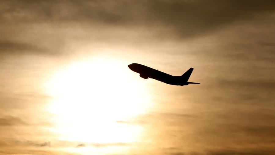 Airlines Reroute Flights Amid Middle East Tensions