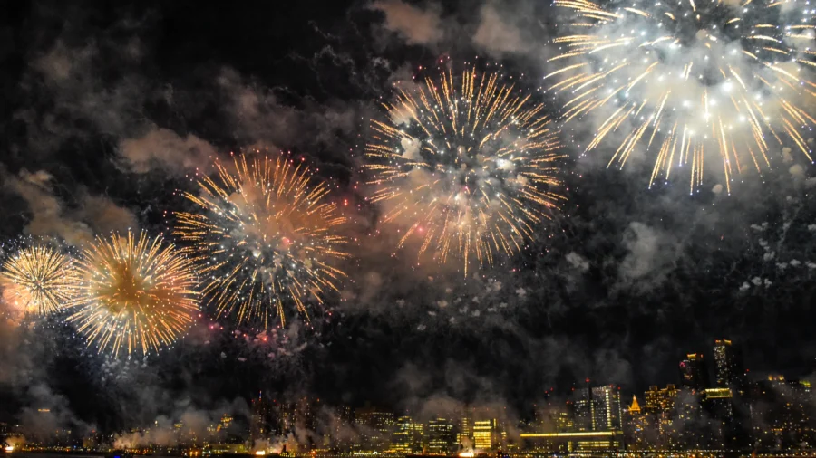 How to Have a Safe Fireworks Experience This Summer