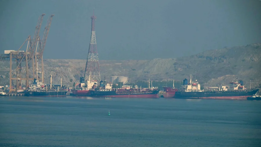 Potential Closing Hormuz Strait Would 'Specifically Hurt China': Geopolitical Analyst