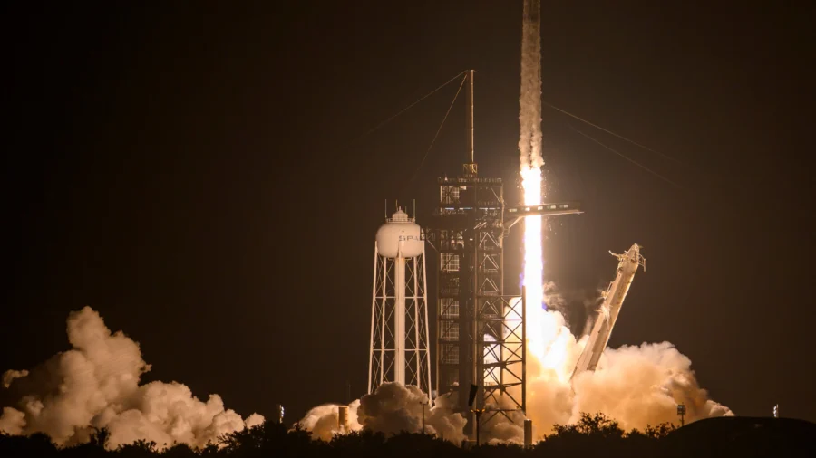 SpaceX Falcon Blasts Off From Florida to International Space Station
