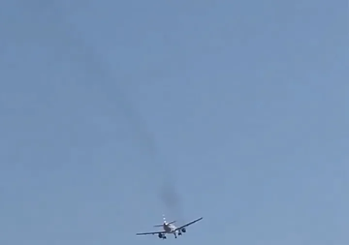 Smoke Seen Pouring From American Airlines Jet After Las Vegas Takeoff