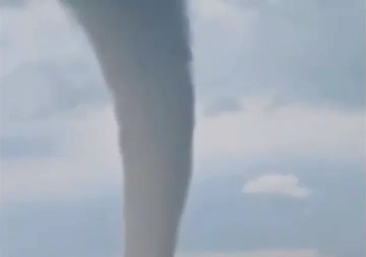 Man Casually Films Giant Tornado Behind Him in South Dakota