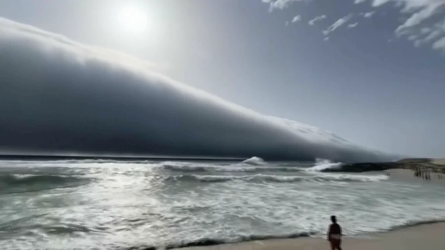 Rare Cloud Formation Stuns Portuguese Beachgoers