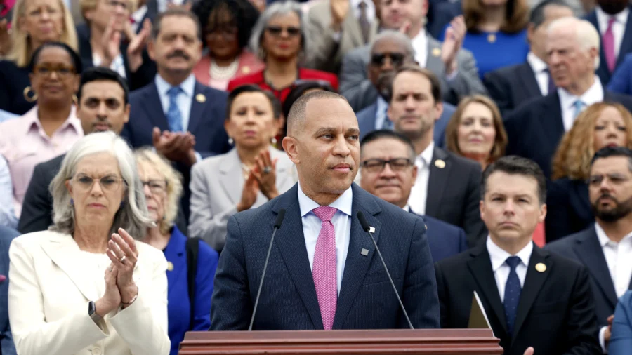 House Democrats Seek to Delay Vote as GOP Continues Negotiations on Trump Megabill