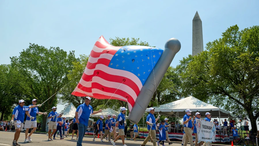 4th of July Parade in Washington Draws Hundreds of Thousands